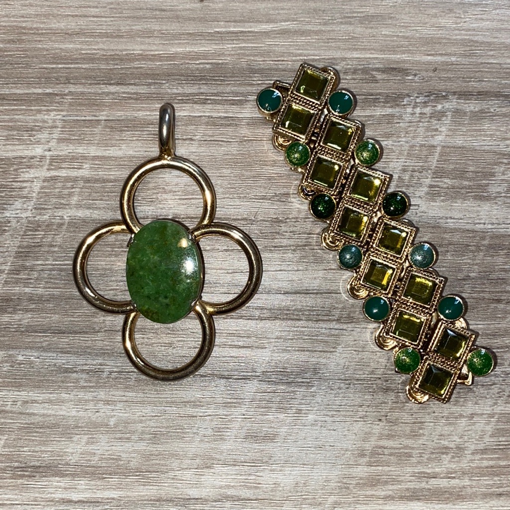 2 Items! Vintage Bojar Green Necklace Pendant And Matching Stretch Bracelet